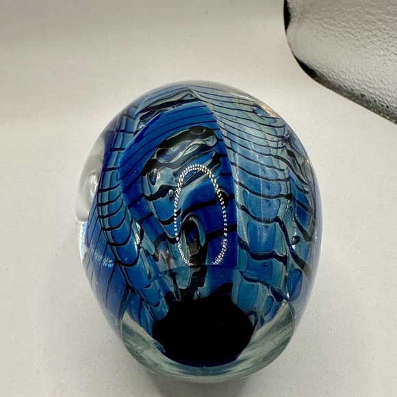 SOLD Vintage ROBERT EICKHOLT Studio Art Glass REPTILE SERIES Egg Paperweight '94 - Picture 2 of 5